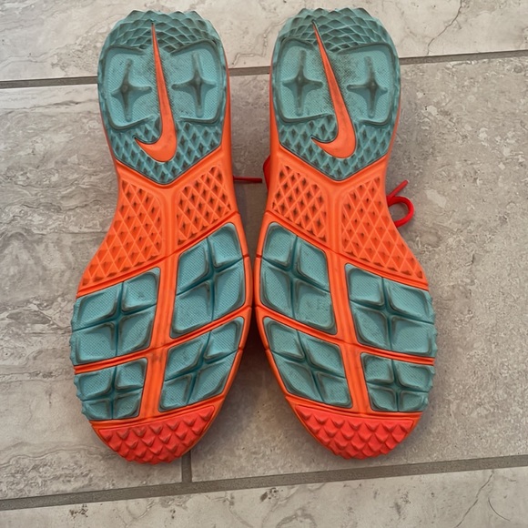 Women’s Nike Orange Golf Shoes - Picture 2 of 6